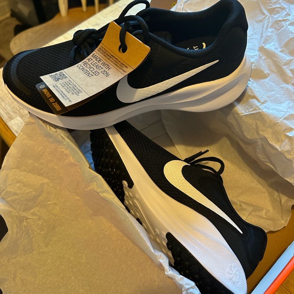 Nike Black and White Women's Sneakers